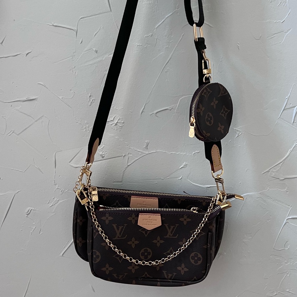 MULTI POCHETTE purse